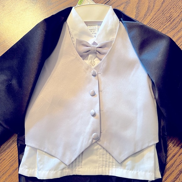 Peanut Butter Collection Black Tuxedo with tails in NEW condition! - Picture 1 of 7